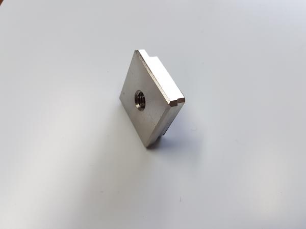 Edelstahl Endkappe M8 zum Einschlagen für 30x30x2,0mm Vierkantrohr