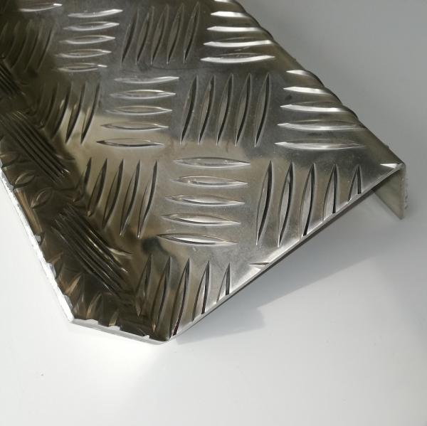 Z-Profil aus Alu Riffelblech Quintett 5/6,5 mm Z-Profil aus Alu Riffelblech Quintett 5/6,5 mm